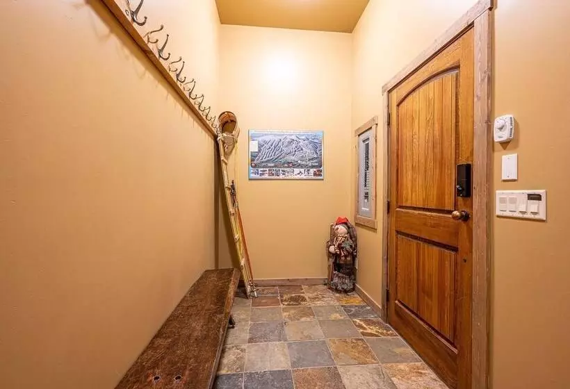 Trapper S Lodge   4 Bd Wgreat View, Private Hot Tub