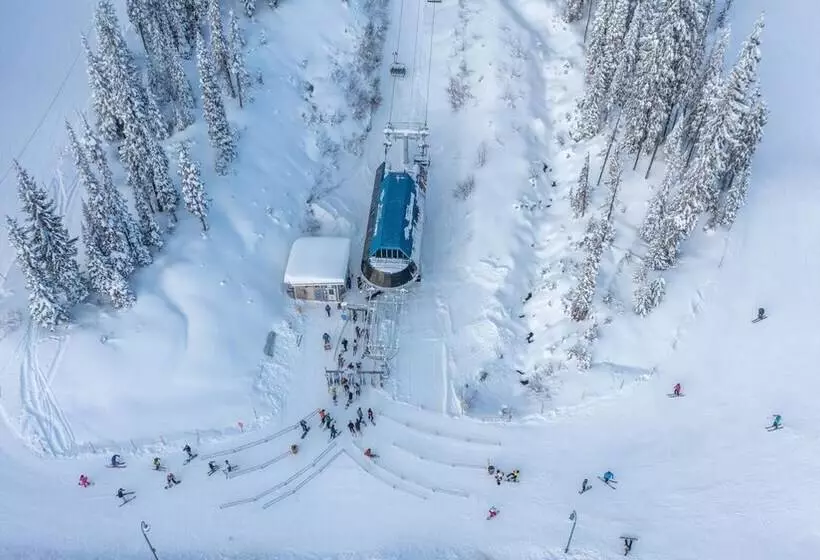 Trapper S Lodge   4 Bd Wgreat View, Private Hot Tub