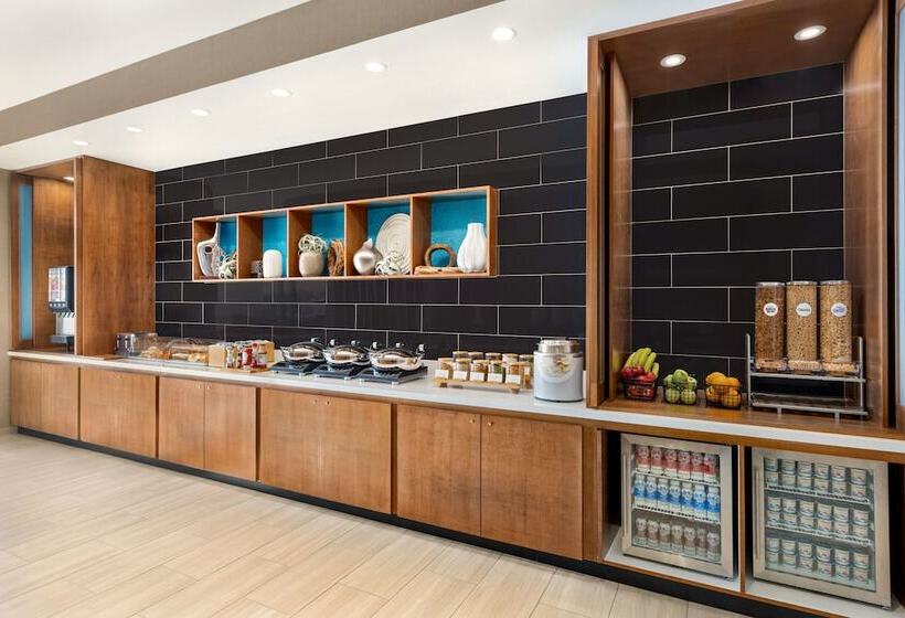 Отель Springhill Suites By Marriott Camp Hill