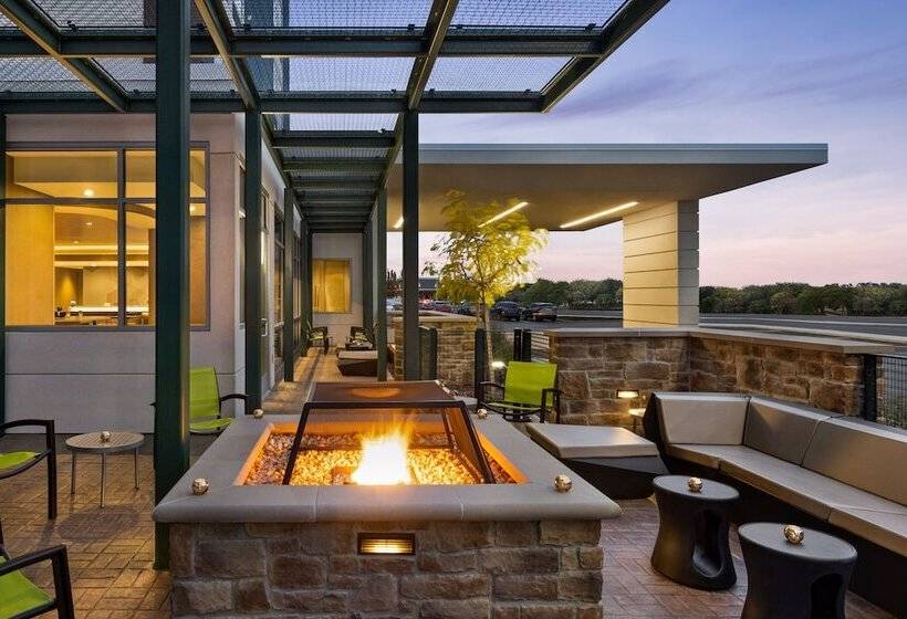 Отель Springhill Suites By Marriott Camp Hill