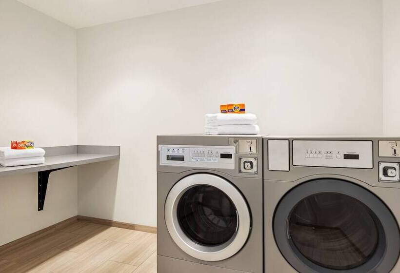 Отель Springhill Suites By Marriott Camp Hill