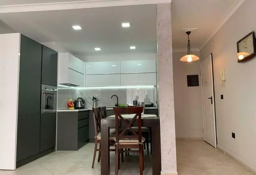 Laureta Central Apartment