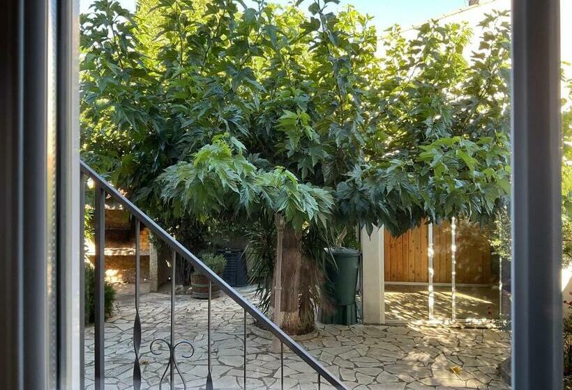 Colors By Reine Du Sud, Proche Des Grands Buffets