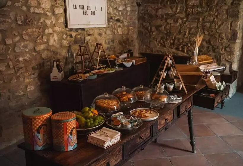 Hotelli Castello Di Rocca Cilento