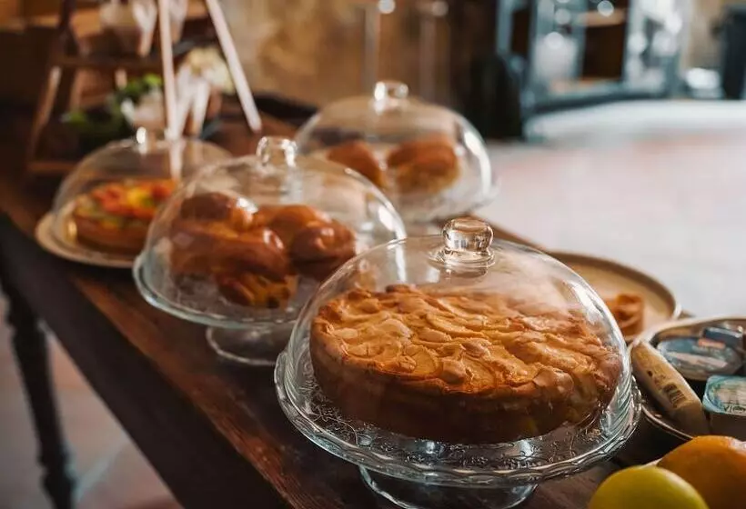 Hotelli Castello Di Rocca Cilento