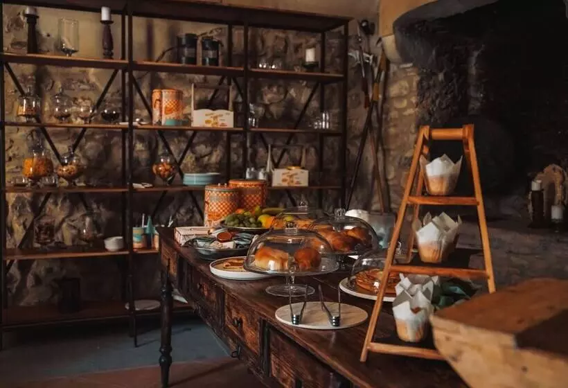 Hotelli Castello Di Rocca Cilento