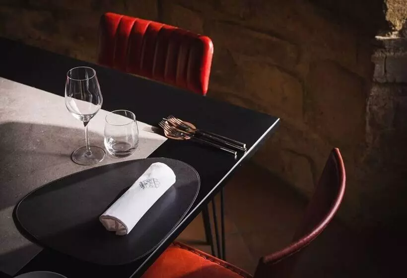 Hotelli Castello Di Rocca Cilento