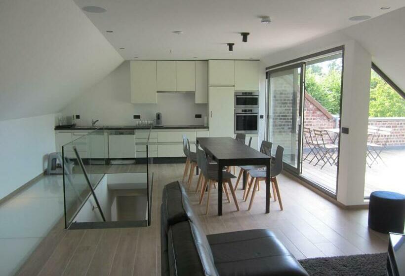 The Kettle House   Stable