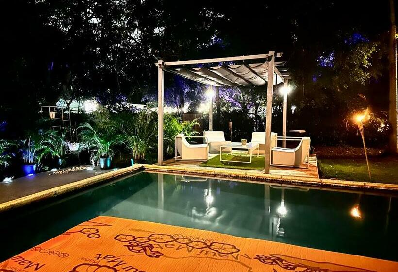 Cheerful Villa With Amazing Pool