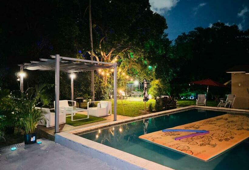 Cheerful Villa With Amazing Pool