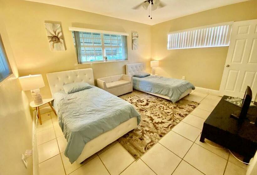 Cheerful Villa With Amazing Pool