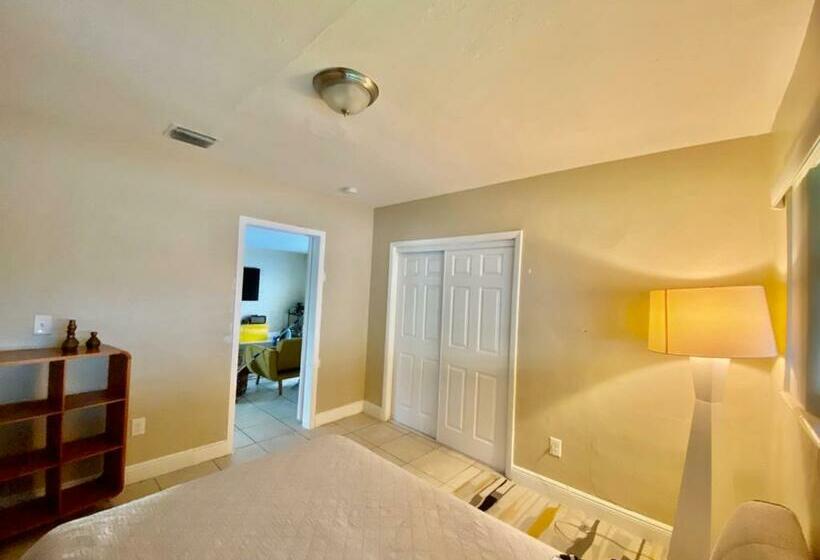 Cheerful Villa With Amazing Pool