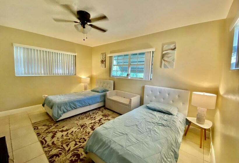 Cheerful Villa With Amazing Pool