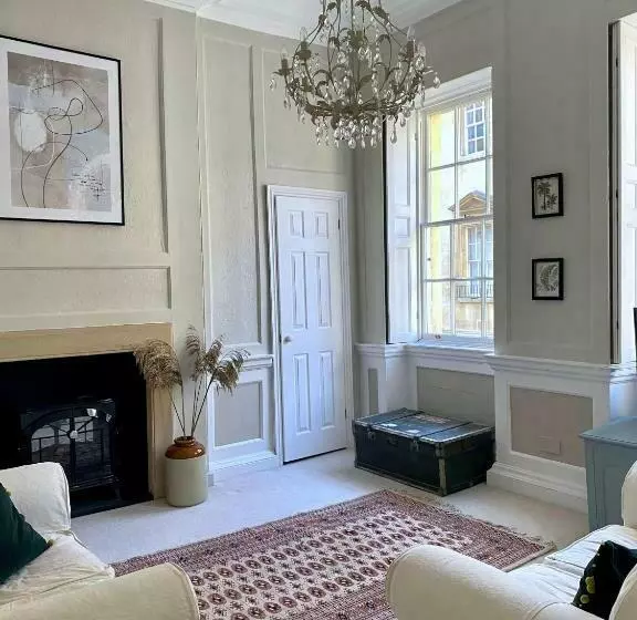 Exclusive Georgian Apartment In Centre Of Bath