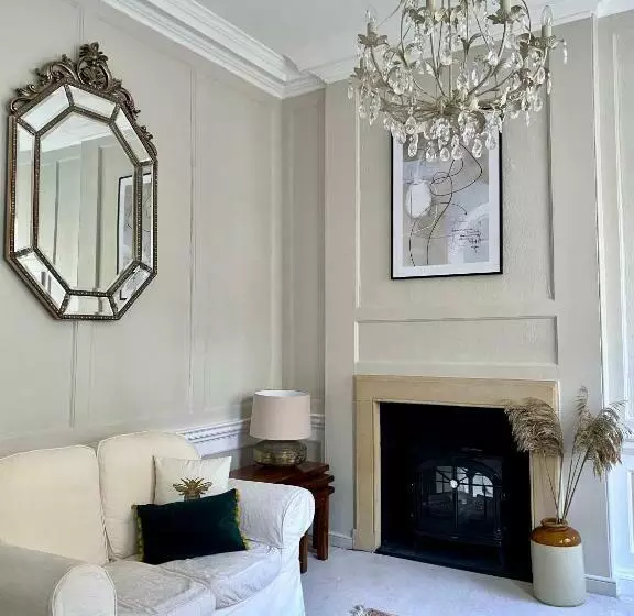 Exclusive Georgian Apartment In Centre Of Bath