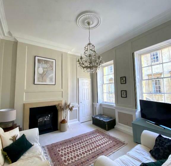 Exclusive Georgian Apartment In Centre Of Bath
