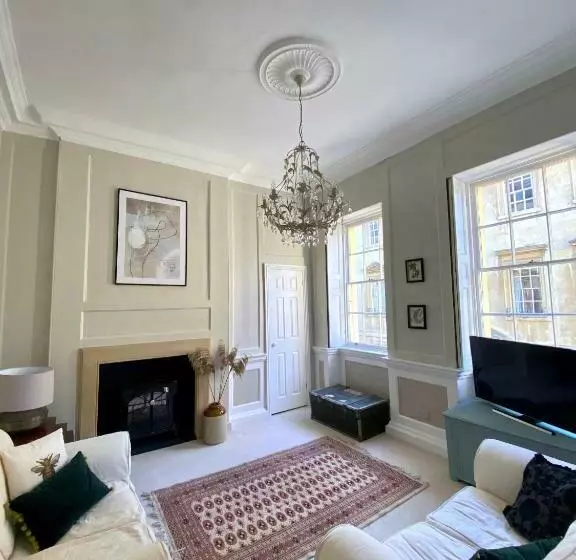Exclusive Georgian Apartment In Centre Of Bath