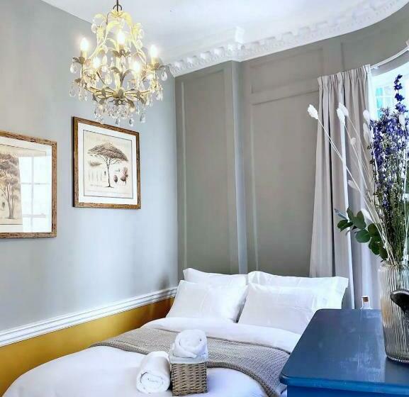 Exclusive Georgian Apartment In Centre Of Bath