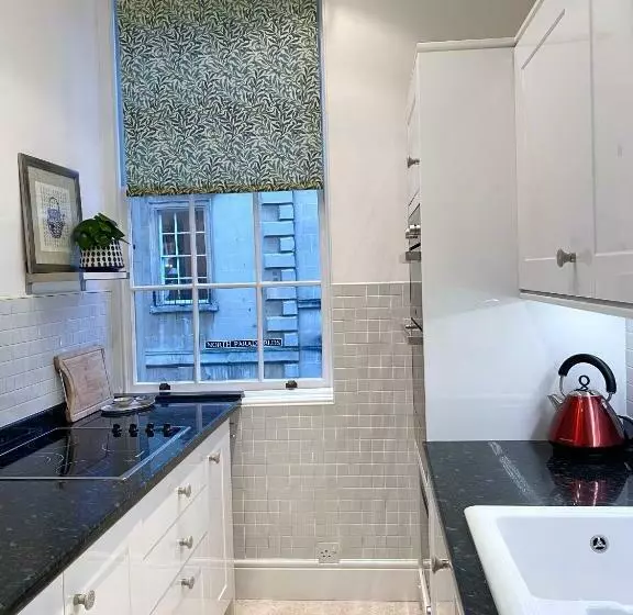 Exclusive Georgian Apartment In Centre Of Bath