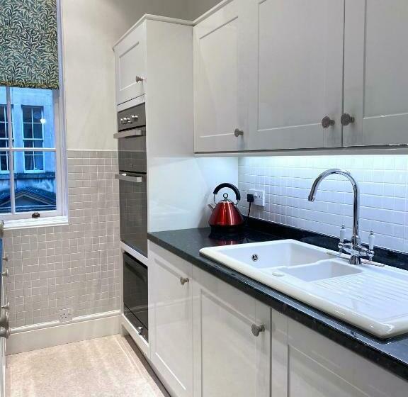 Exclusive Georgian Apartment In Centre Of Bath
