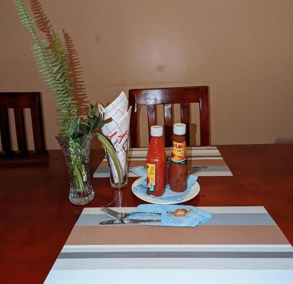 هتل Kasenene Legacy