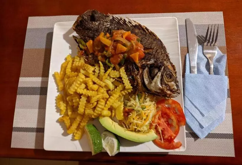 هتل Kasenene Legacy