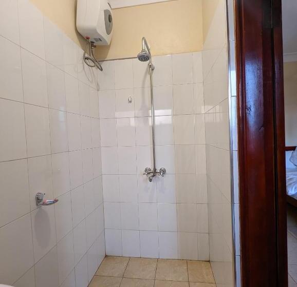 هتل Kasenene Legacy