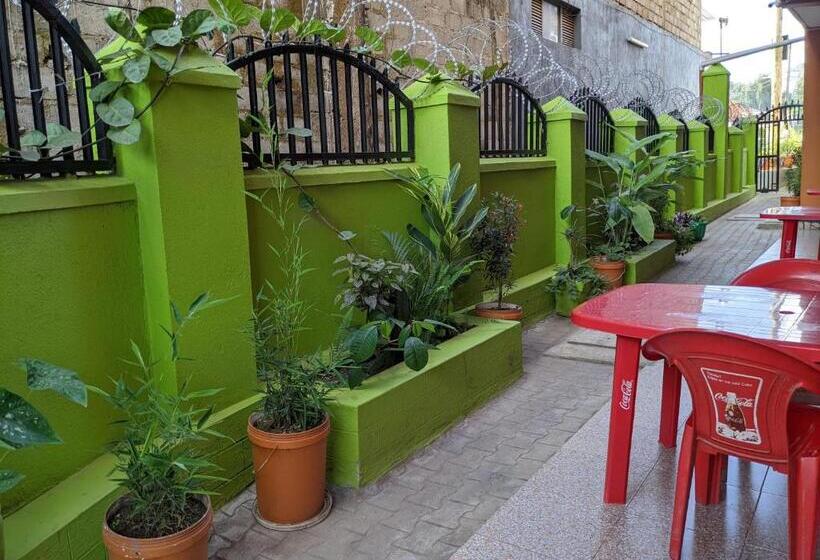 هتل Kasenene Legacy