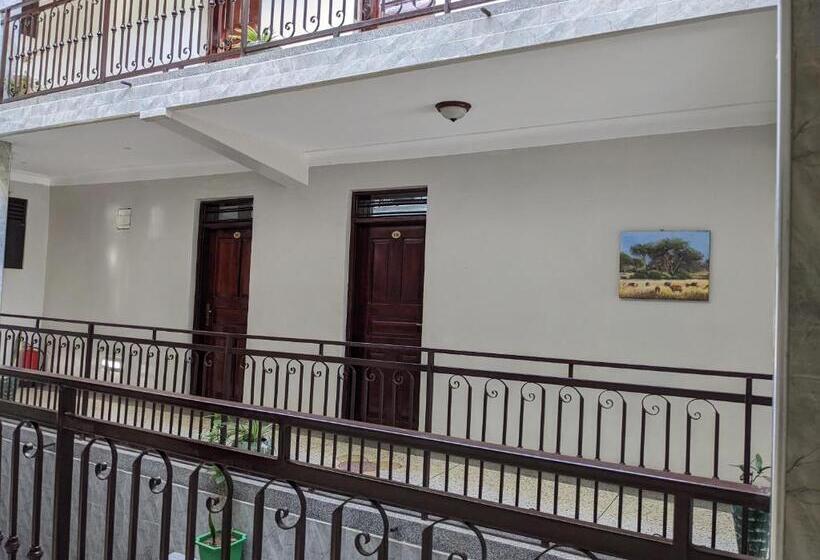 هتل Kasenene Legacy