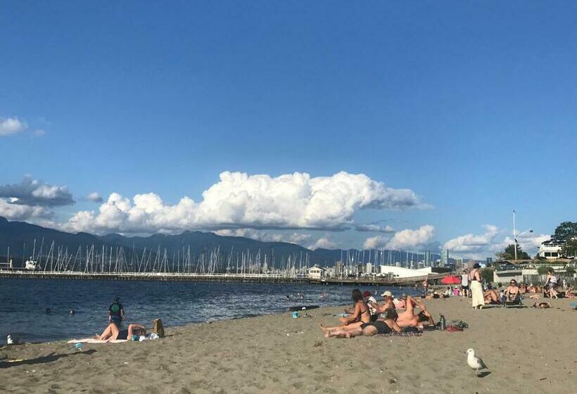 پانسیون Heart Of Kitsilano Area,5 Mins Walk To Kits Beach,no Share With Other People Stay