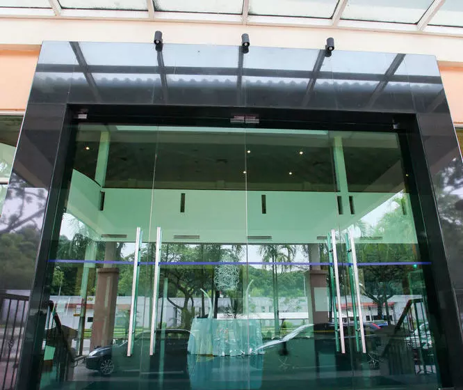 هتل The Arena Country Club