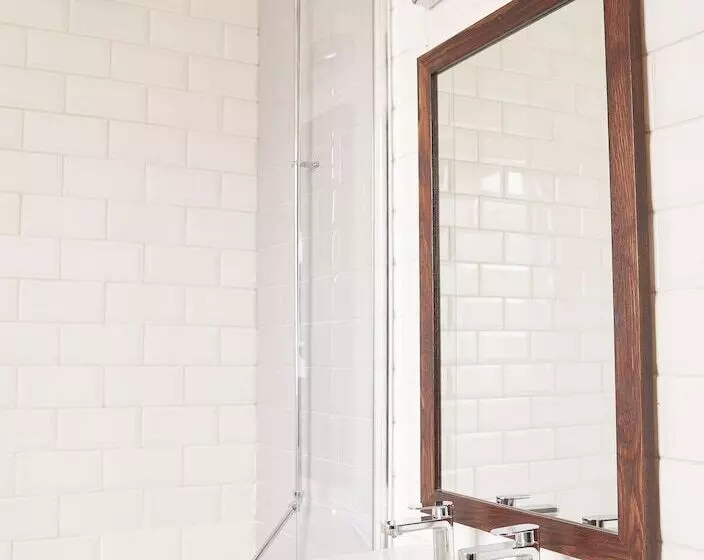 Hotel Corner House Inn By Greene King Inns