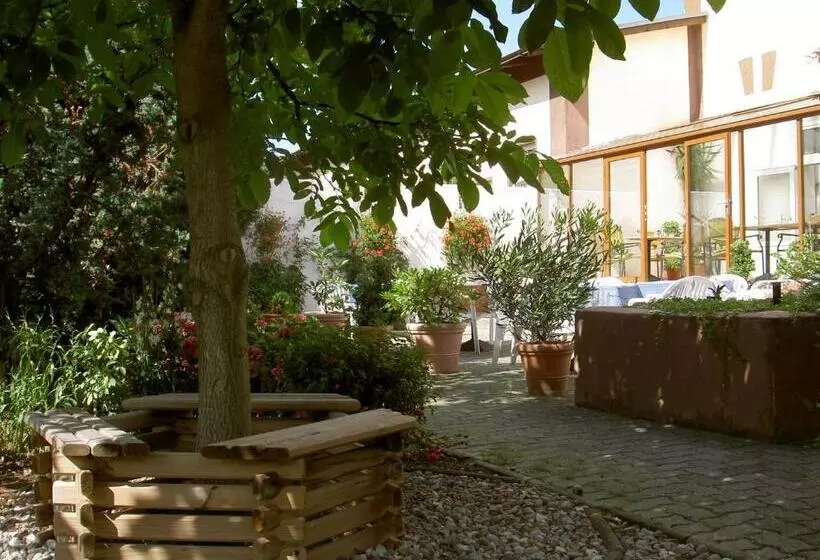 בית מלון כפרי Gesellschaftshaus