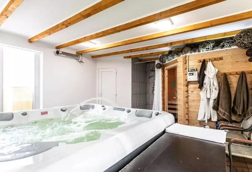 Отель Kaktusz Villa Heviz