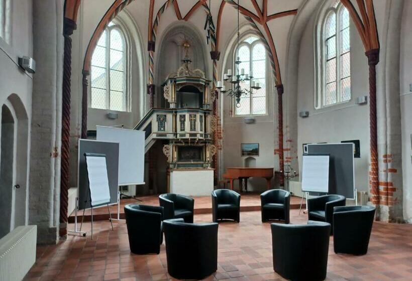 Up Hus Hotel Neuruppin