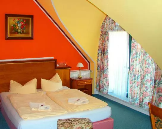 هتل Aparthaus Waren