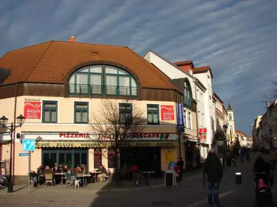 هتل Aparthaus Waren