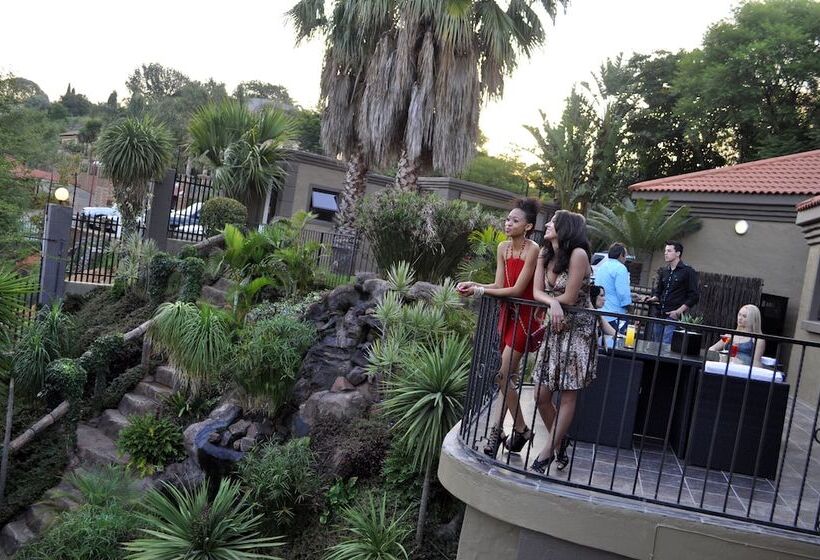 فندق Waterfalls Boutique