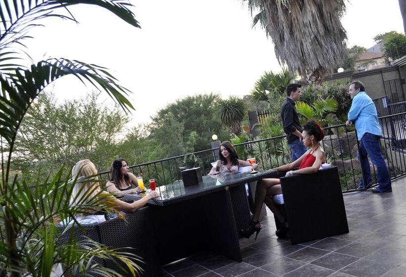 فندق Waterfalls Boutique