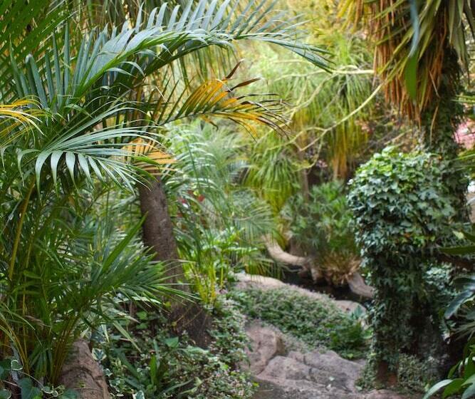 فندق Waterfalls Boutique