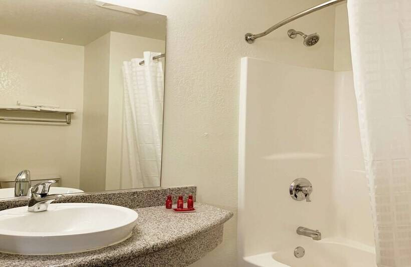 فندق على الطريق Surestay Plus Hotel By Best Western Niagara Falls East