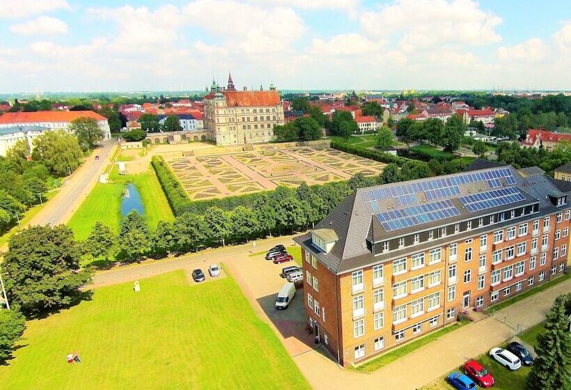 بنسيون Am Schlosspark