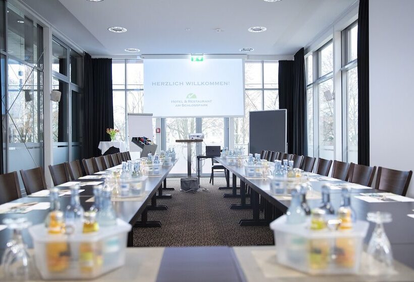 بنسيون Am Schlosspark