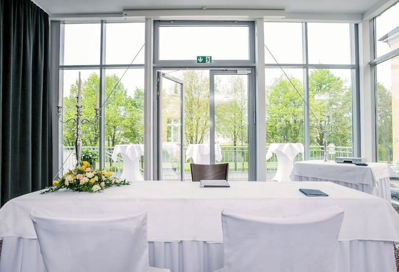 بنسيون Am Schlosspark