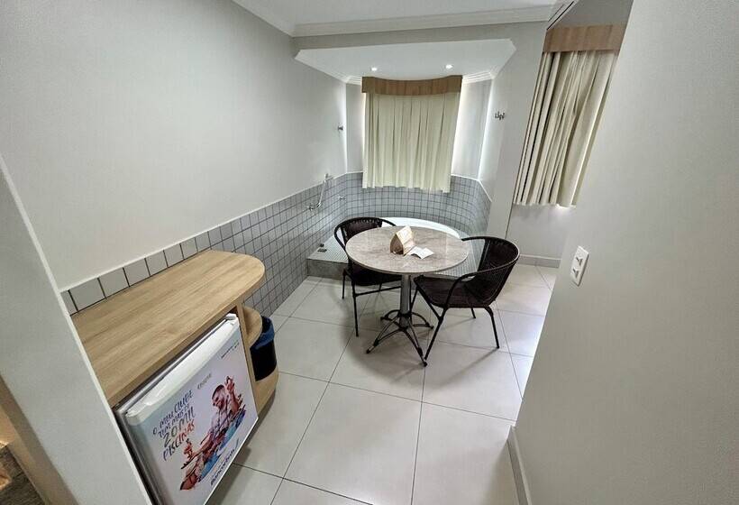 فندق Hot Springs Apart