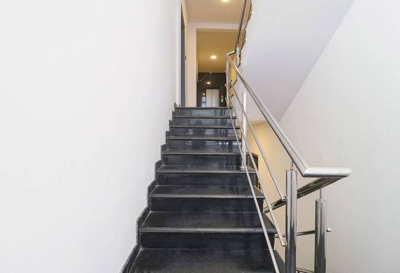 Отель Fabexpress Athasri Inn Hsr