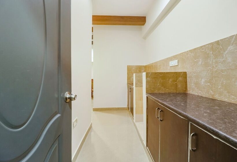 Отель Fabexpress Athasri Inn Hsr