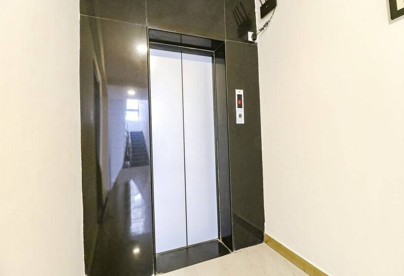 Отель Fabexpress Athasri Inn Hsr