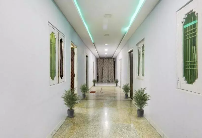 ホテル Khushboo International