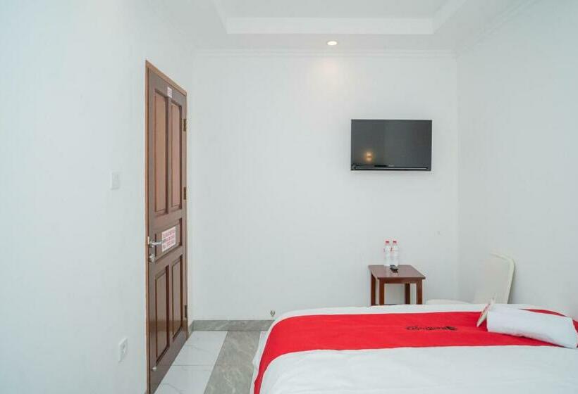 ホテル Reddoorz Near Stasiun Senen